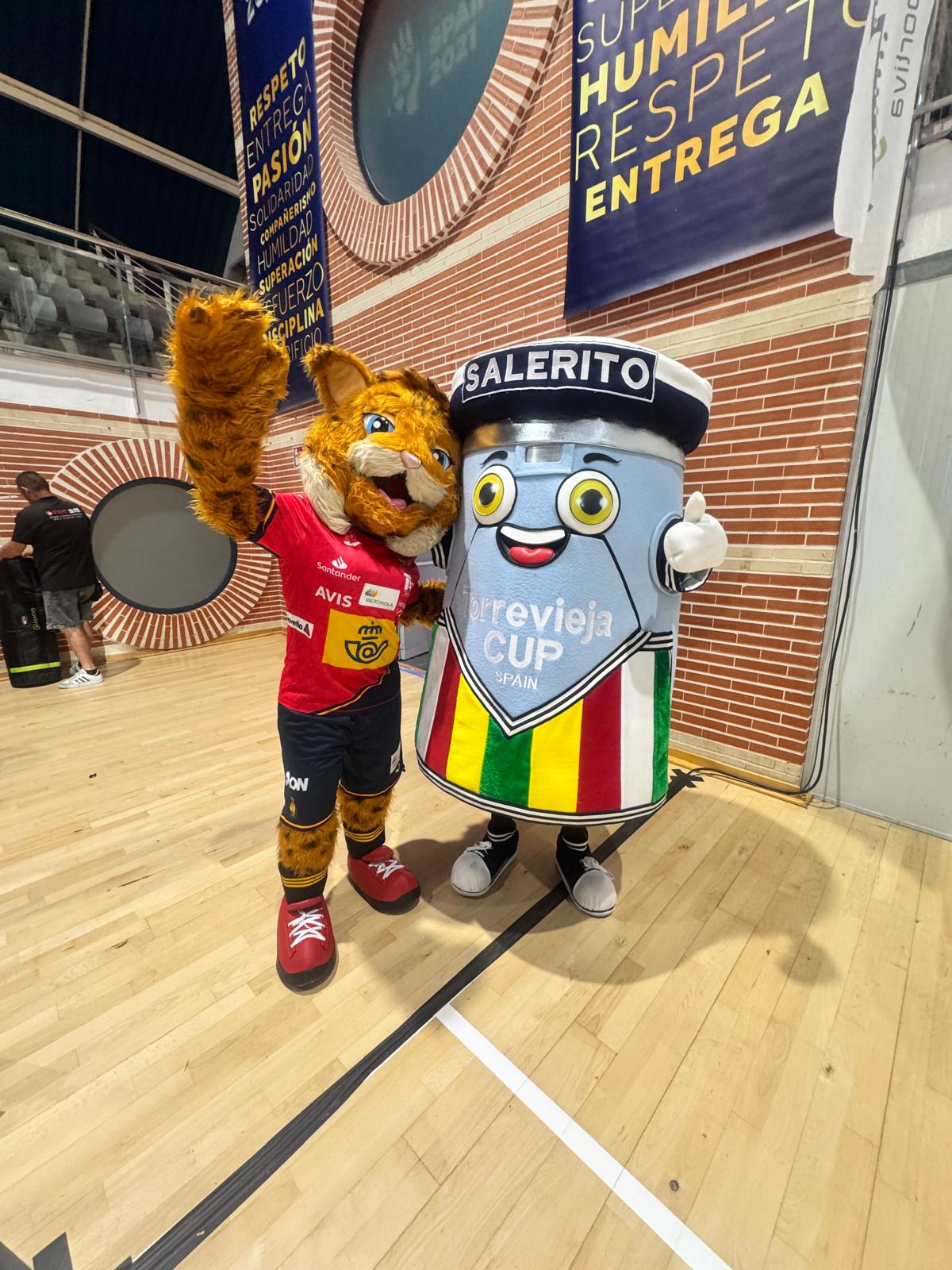 Salerito animando a los deportistas